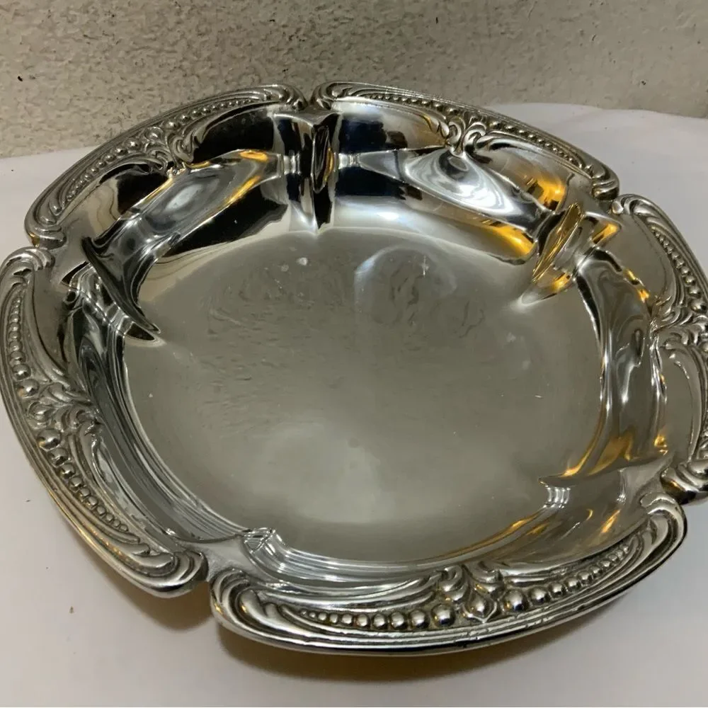 Wilton Armetale Belle Mont 12 inch Serving Bowl Design By Juan Vela Studios